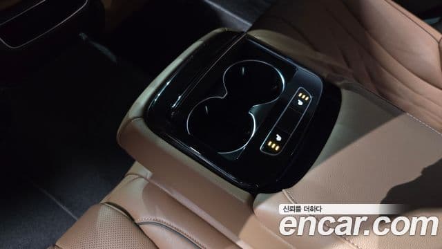 Genesis Electrified G80 2022 — Şəkil 19/20