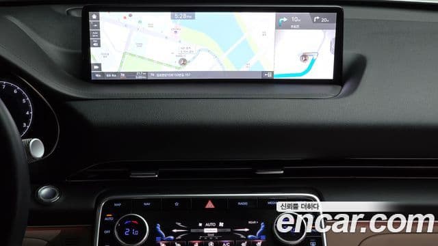 Genesis GV80 2021 — ფოტო 14/20