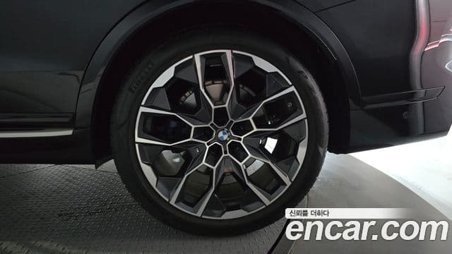 BMW X7 2024 — Photo 22/34