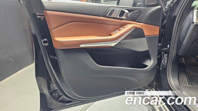 BMW X7 2024 — Photo 16/34