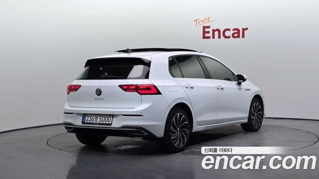 Volkswagen Golf 2023 — ფოტო 2/20