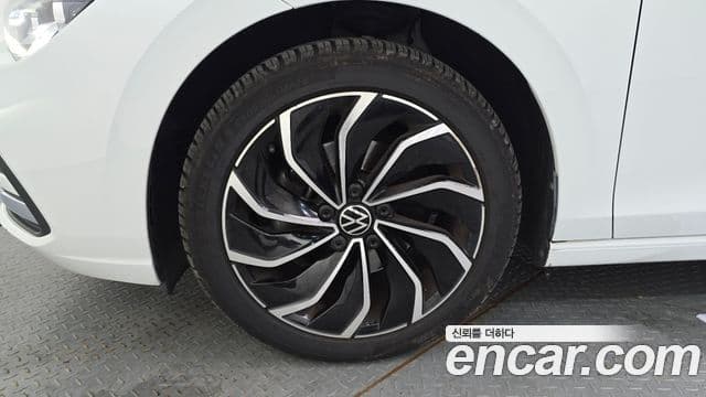 Volkswagen Golf 2023 — ფოტო 5/20