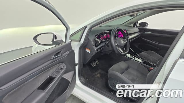 Volkswagen Golf 2023 — ფოტო 10/20