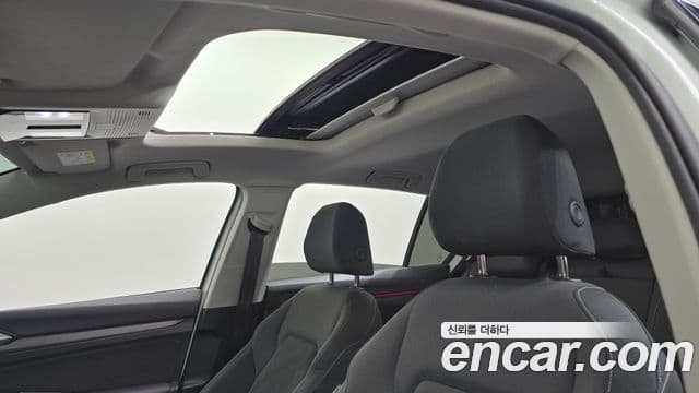 Volkswagen Golf 2023 — ფოტო 17/20