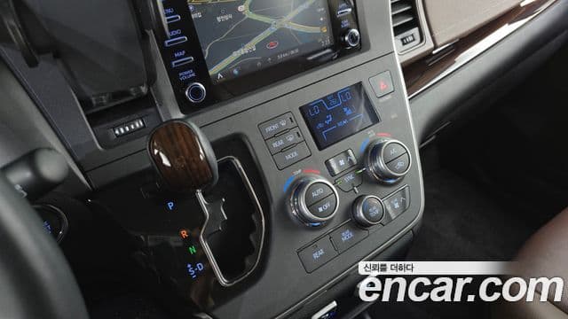 Toyota Sienna 2020 — Photo 10/20