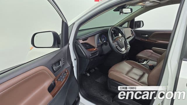 Toyota Sienna 2020 — Photo 5/20