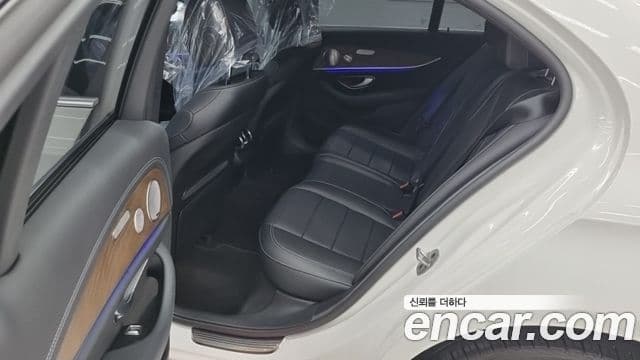 Mercedes-Benz E-Class 2022 — Şəkil 16/18