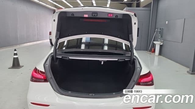 Mercedes-Benz E-Class 2022 — Şəkil 17/18