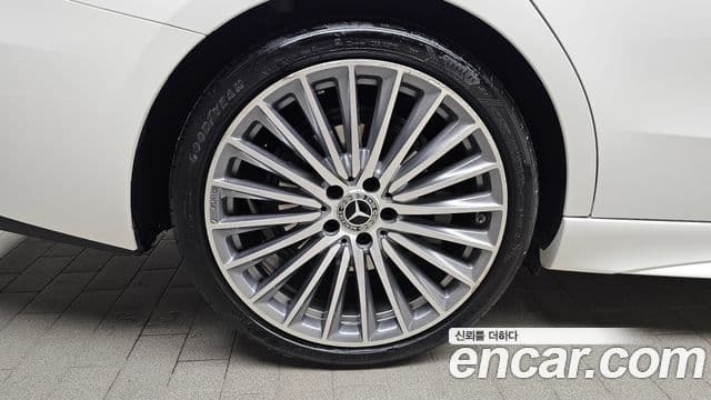 Mercedes-Benz C-Class 2023 — ფოტო 5/20