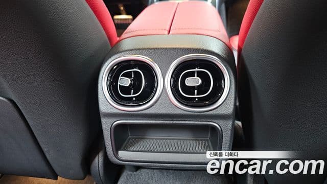 Mercedes-Benz C-Class 2023 — ფოტო 19/20