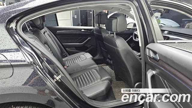 Volkswagen Passat GT 2021 — Şəkil 12/20