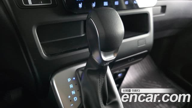 Hyundai Staria 2025 — ფოტო 9/20