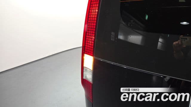 Hyundai Staria 2025 — Photo 1/32