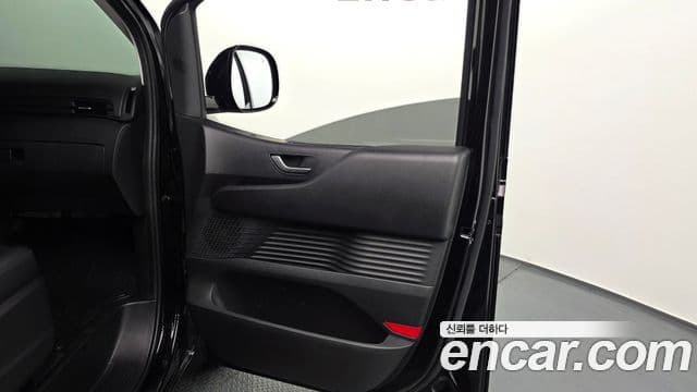 Hyundai Staria 2025 — Photo 9/32