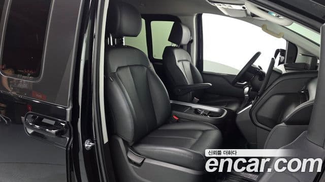 Hyundai Staria 2025 — Photo 11/32
