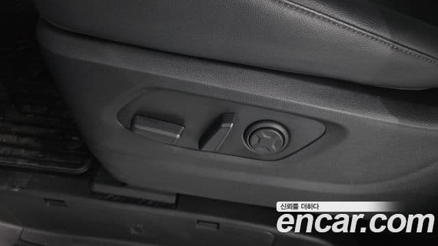 Hyundai Staria 2025 — Photo 16/32