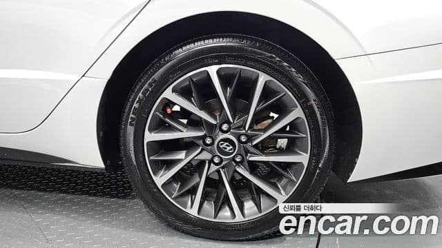 Hyundai Sonata Hybrid 2019 — Photo 19/30