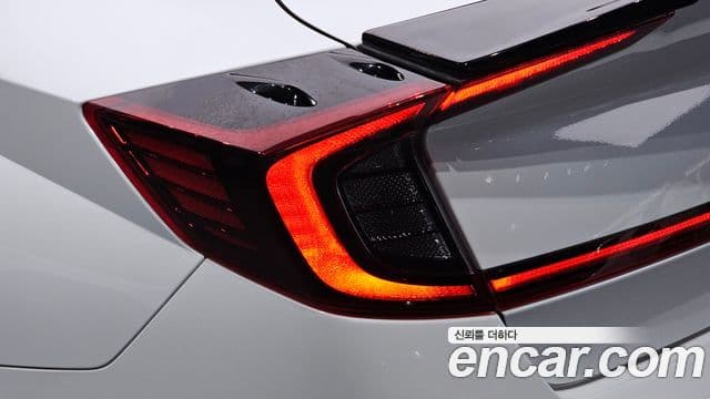 Hyundai Sonata Hybrid 2019 — Photo 16/30