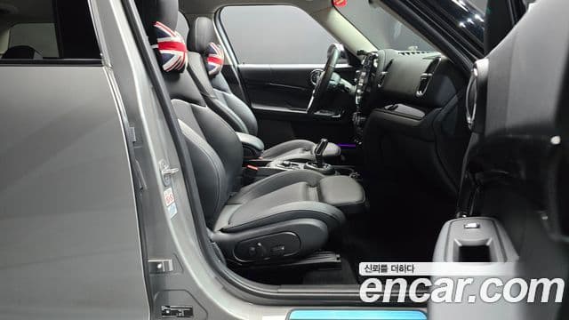 Mini Cooper Countryman 2023 — ფოტო 22/33