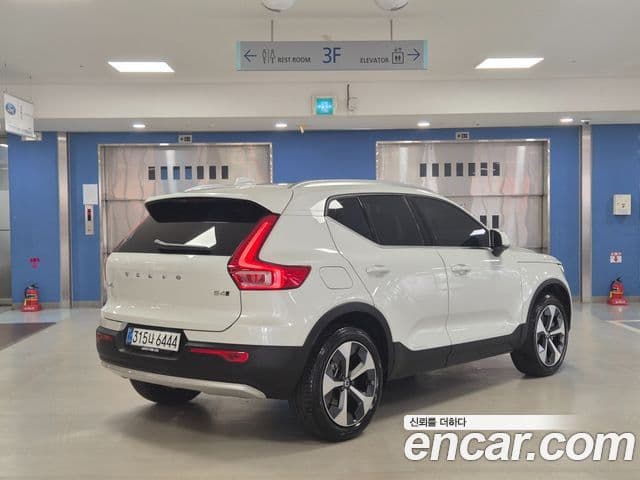 Volvo XC40 2025 — ფოტო 1/20