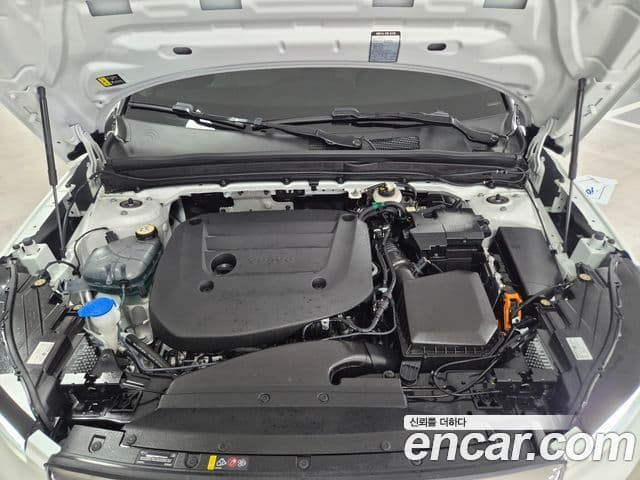 Volvo XC40 2025 — ფოტო 5/20