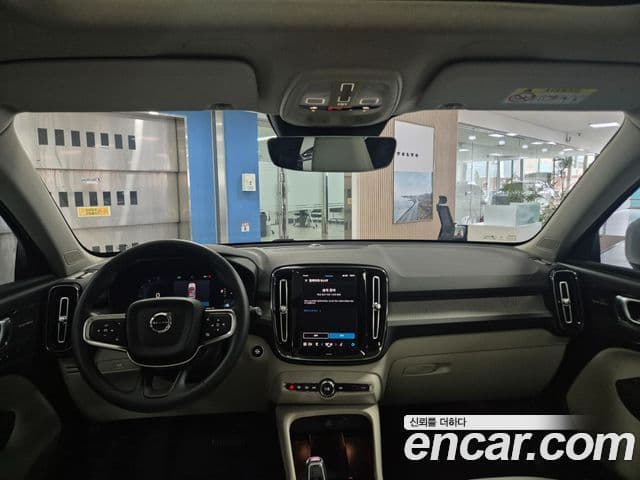 Volvo XC40 2025 — ფოტო 10/20