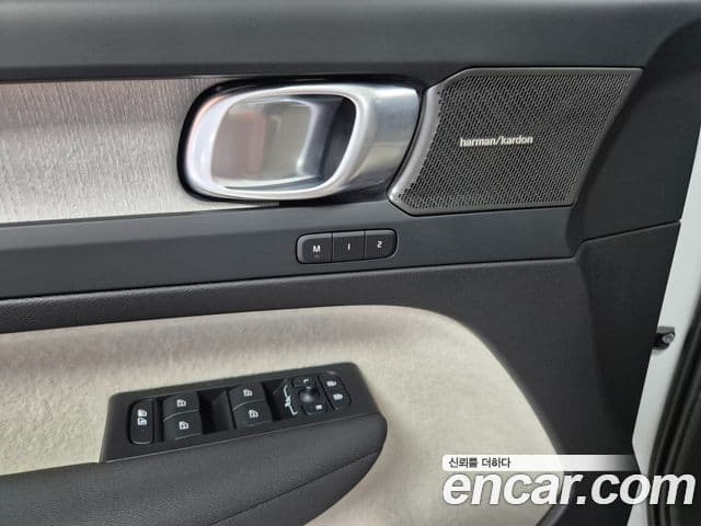 Volvo XC40 2025 — ფოტო 14/20