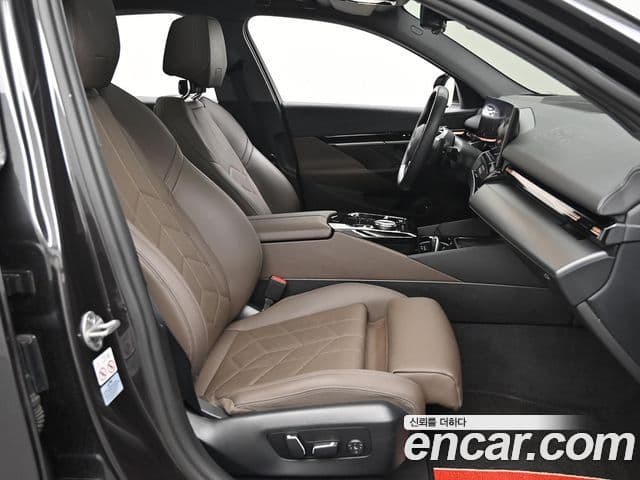 BMW 5 Series 2023 — ფოტო 9/20