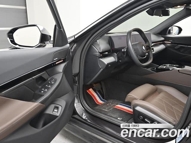 BMW 5 Series 2023 — ფოტო 11/20