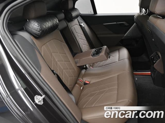 BMW 5 Series 2023 — ფოტო 12/20