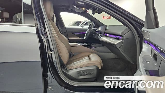 BMW 5 Series 2025 — Photo 27/34