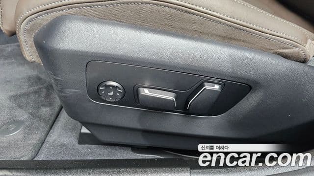 BMW 5 Series 2025 — Photo 26/34