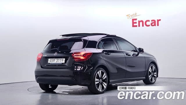 Mercedes-Benz A-Class 2018 — Şəkil 8/20