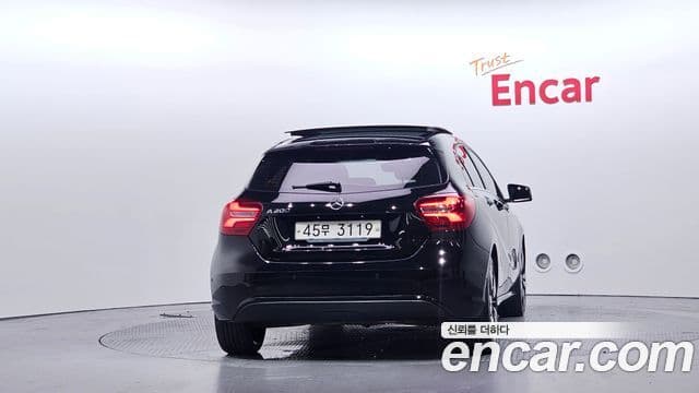 Mercedes-Benz A-Class 2018 — Şəkil 13/20