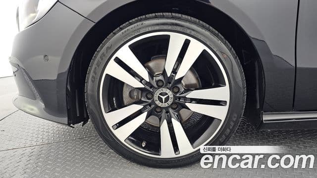 Mercedes-Benz A-Class 2018 — Şəkil 11/20
