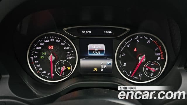 Mercedes-Benz A-Class 2018 — Şəkil 17/20