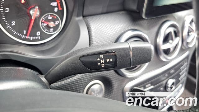Mercedes-Benz A-Class 2018 — Şəkil 15/20