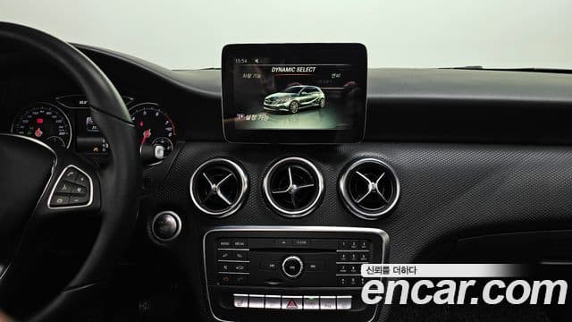 Mercedes-Benz A-Class 2018 — Şəkil 16/20