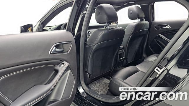 Mercedes-Benz A-Class 2018 — Şəkil 18/20