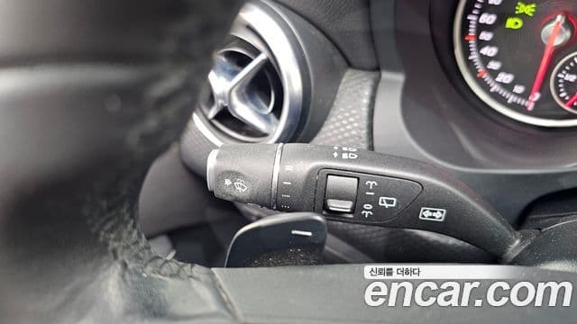 Mercedes-Benz A-Class 2018 — Şəkil 19/20
