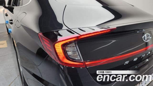 Hyundai Sonata Hybrid 2022 — ფოტო 11/29