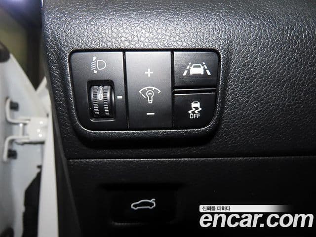 Kia K5 2022 — ფოტო 13/18