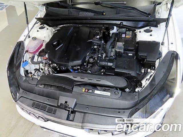Kia K5 2022 — ფოტო 17/18