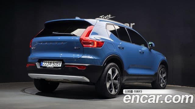 Volvo XC40 2025 — Şəkil 2/20