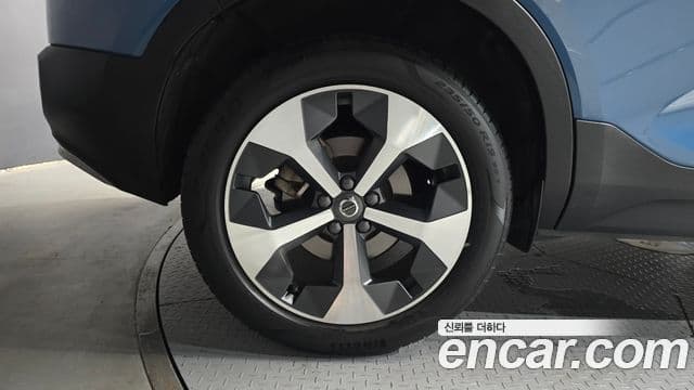 Volvo XC40 2025 — Şəkil 5/20