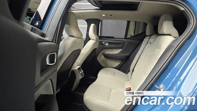 Volvo XC40 2025 — Şəkil 12/20