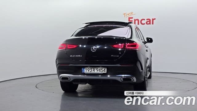 Mercedes-Benz GLE-Class 2021 — ფოტო 4/20