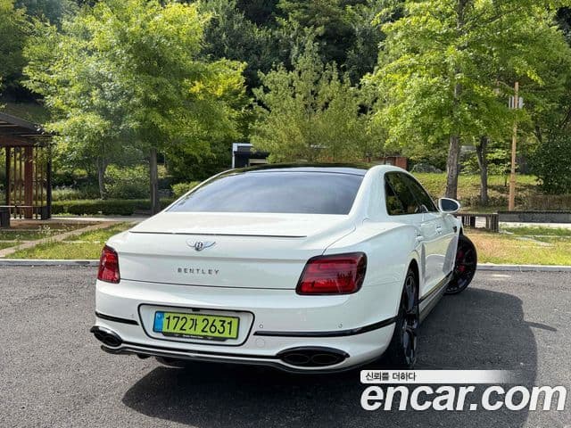 Bentley Flying Spur 2023 — Photo 1/20
