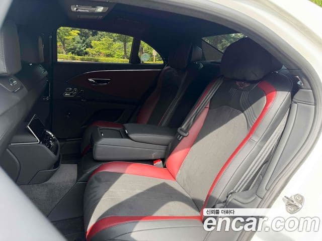Bentley Flying Spur 2023 — Photo 18/20