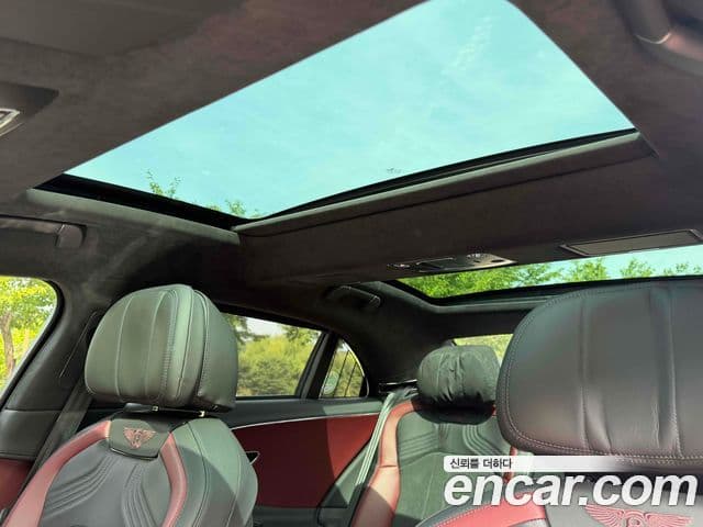 Bentley Flying Spur 2023 — Photo 11/20